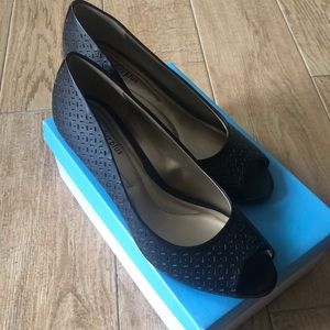 Predictions NWT Comfort Plus wedge black SZ 8 1/2